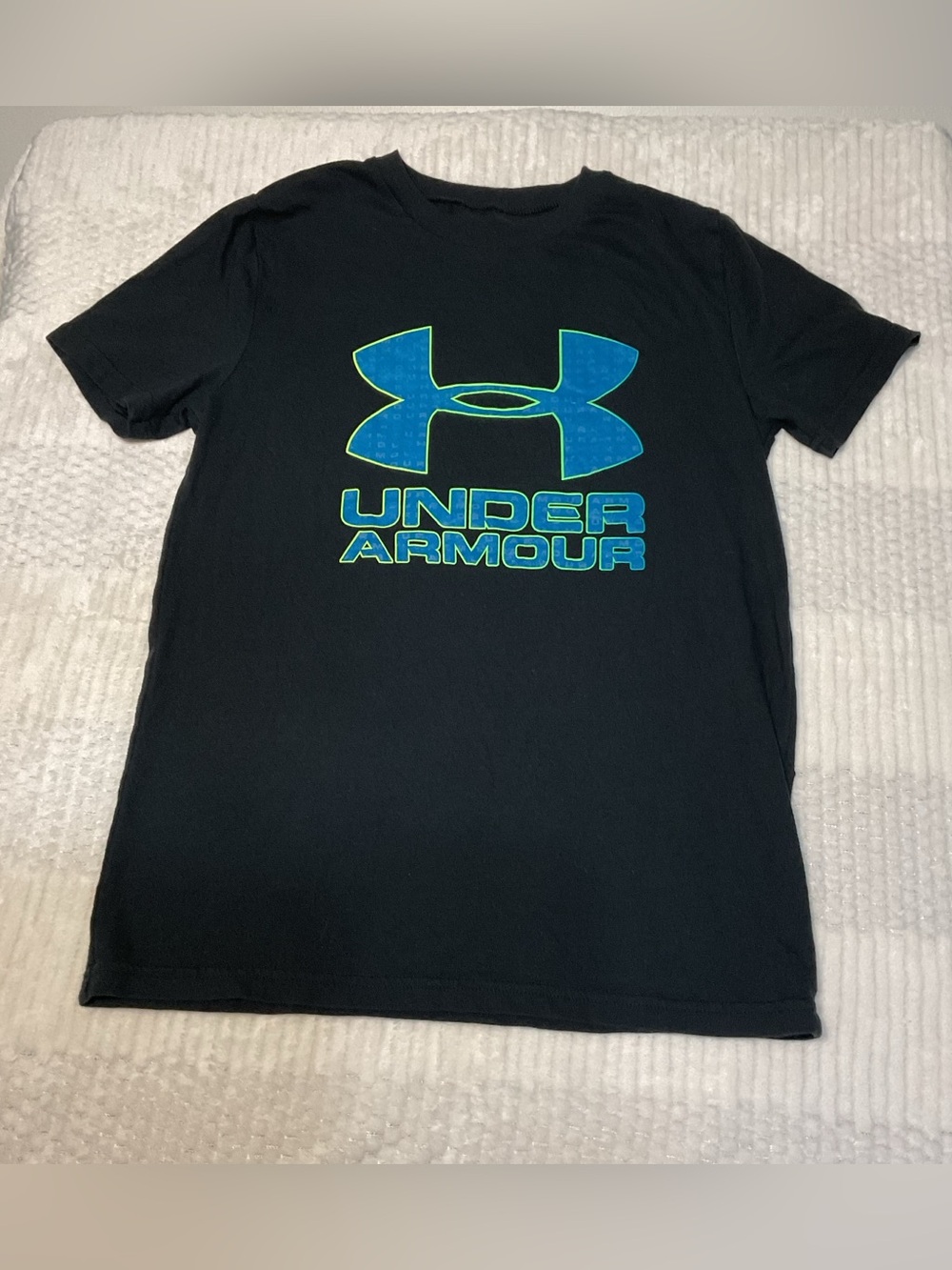 Under Armour Boys Black Tee with Blue Logo size M